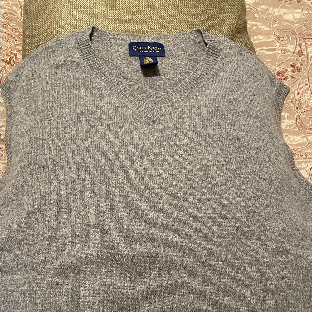 Club Room Men's V-Neck Sweater Vest in Heather Gray